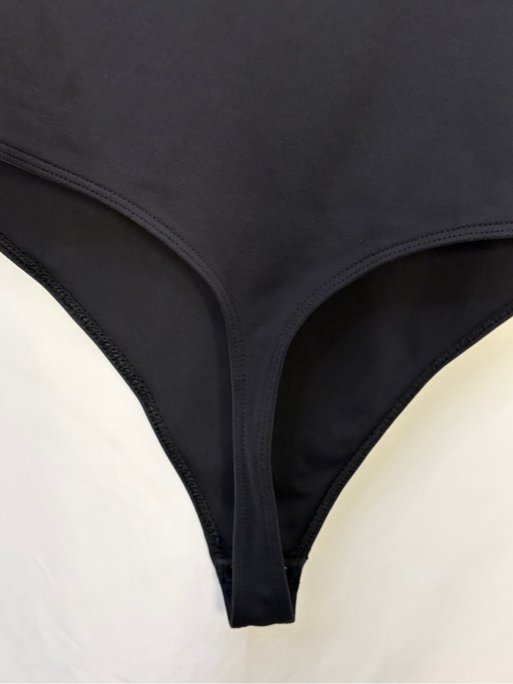 Babaton Contour Square Neck Shoulder Pad Bodysuit Black 2XL Aritzia - Picture 10 of 14